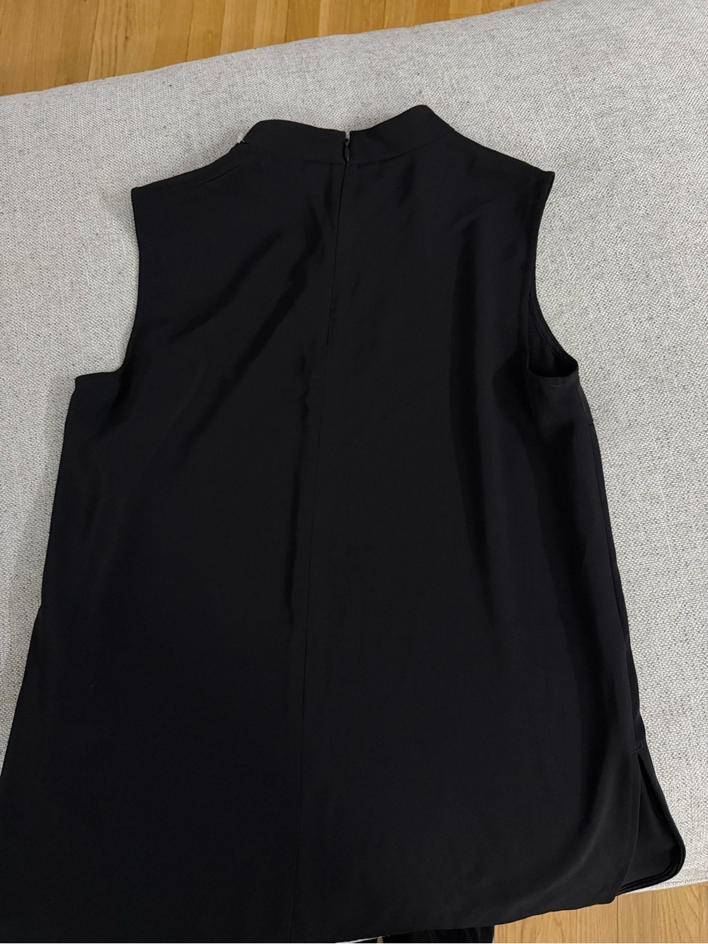 Uniqlo Women’s Black Sleeveless Mock Neck Blouse Top
